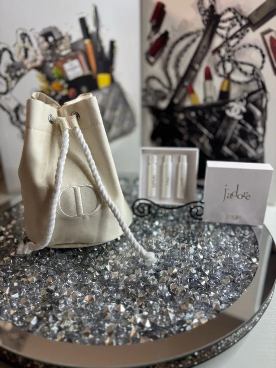 Dior Beauty beige drawstring pouch and a Dior J'adore 3 set sample - Picture 7 of 8